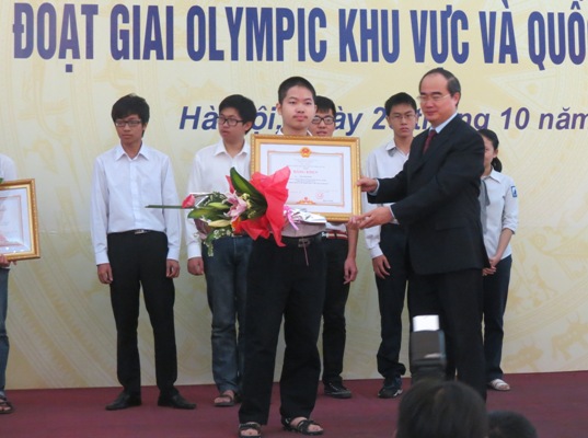 Tuyên dương học sinh giỏi đoạt giải Olympic khu vực và quốc tế năm 2012